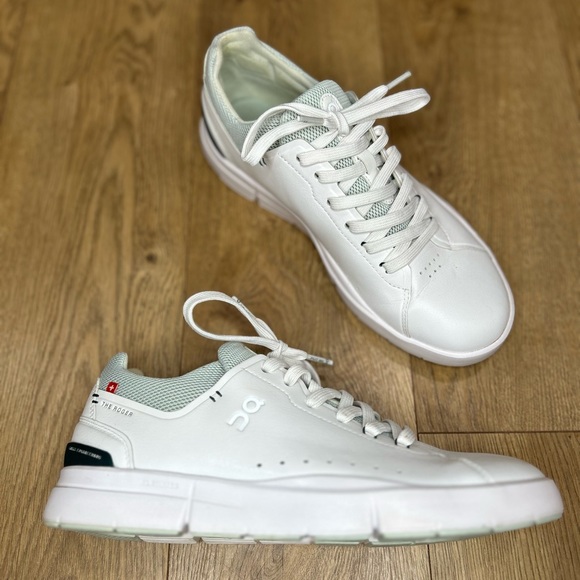 On Running Shoes - On Cloud The Roger - Worn once! White with emerald/mint green accents - Size 8.5